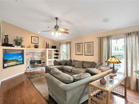 5th image of 5090 Great Oak Ln