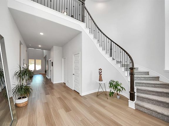 3rd image of 9403 Cedros Valley Drive