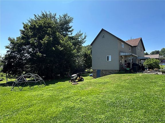 2nd image of 404 Franklin St
