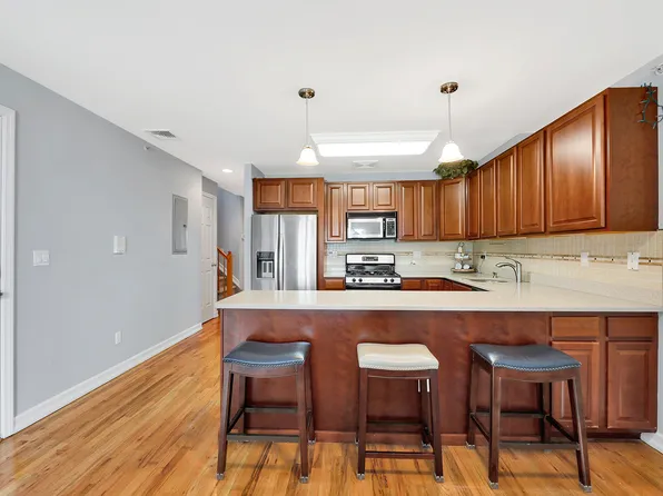 102-20 Rockaway Beach Boulevard image 4 of 32