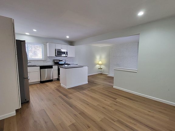 5th image of 8644 Heather Ct