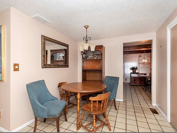 5th image of 9048 Milford Dr