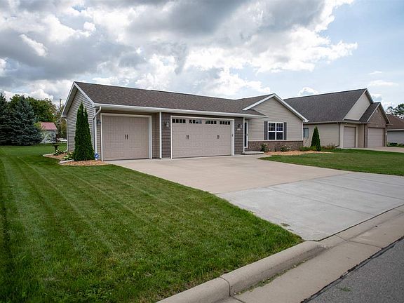 3rd image of 1081 Silver Birch Dr