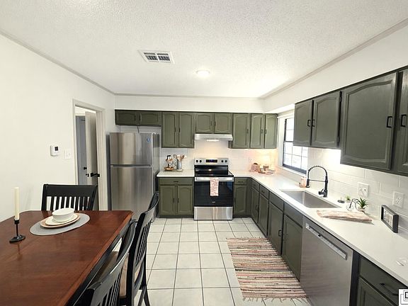 3rd image of 402 Crystal Dr