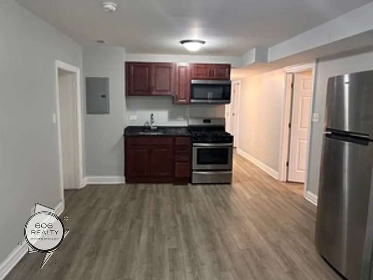 Great Two bed, One bath apartment in Cicero! — Photo 4