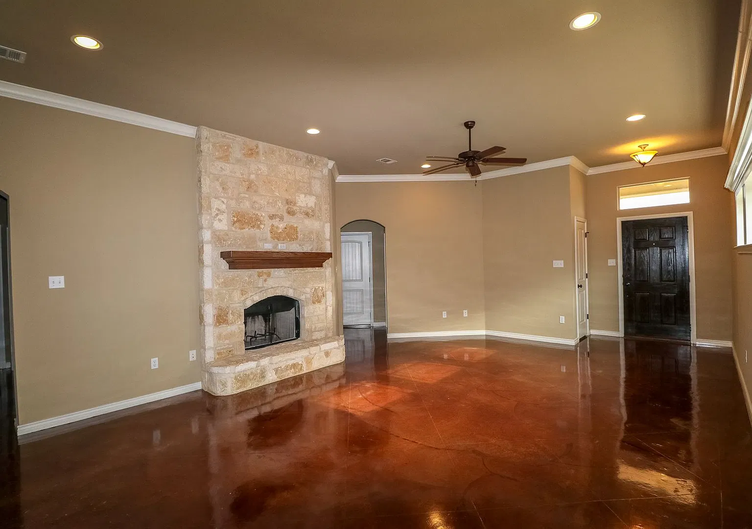 4 Bedroom Single Family Home: — Photo 4