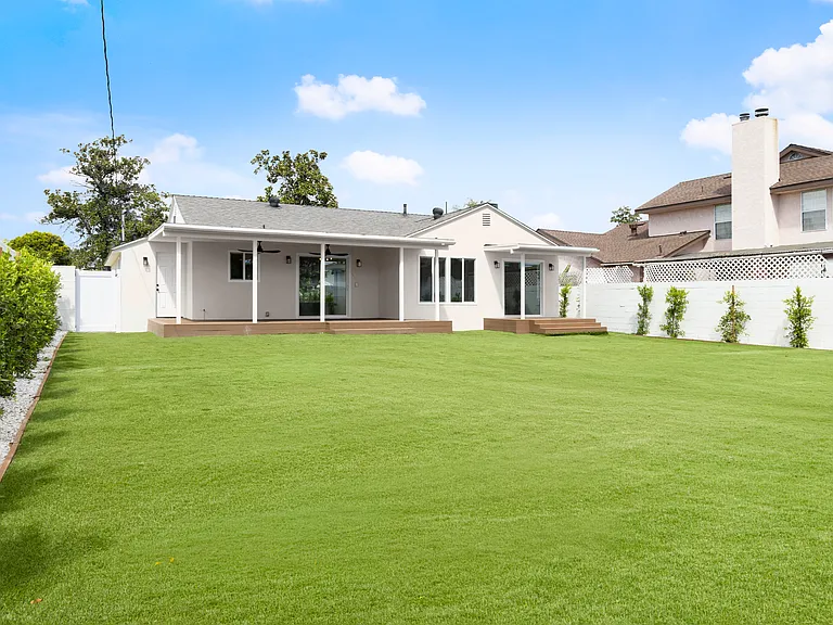 8759 Snowden Ave — Photo 26