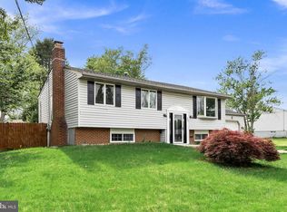 17 Eaton Cir, Clementon, NJ 08021