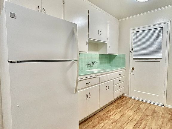 4th image of 1317 El Camino Real APT 3