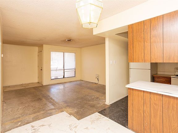 5th image of 107 N Kansas Ave