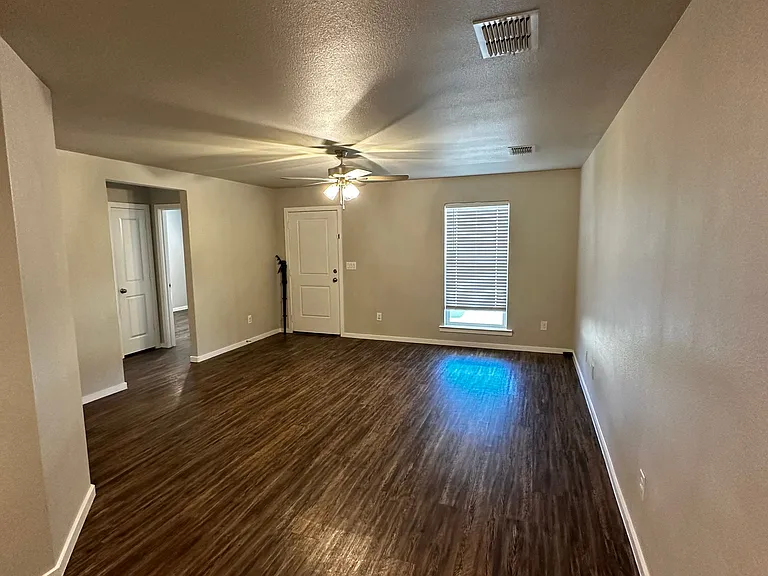 3419 Tiffin Ave — Photo 3