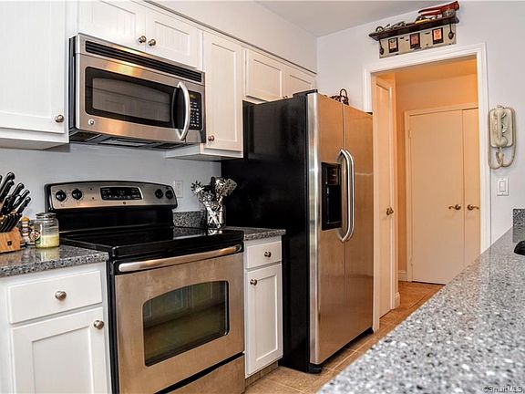 4th image of 61 Seaview Ave APT 27