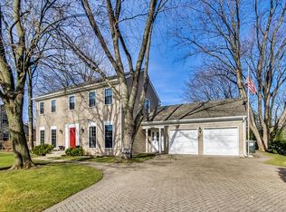 2530 Shannon Rd, Northbrook, IL 60062