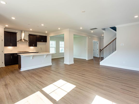 4th image of 1052 Constellation Cir