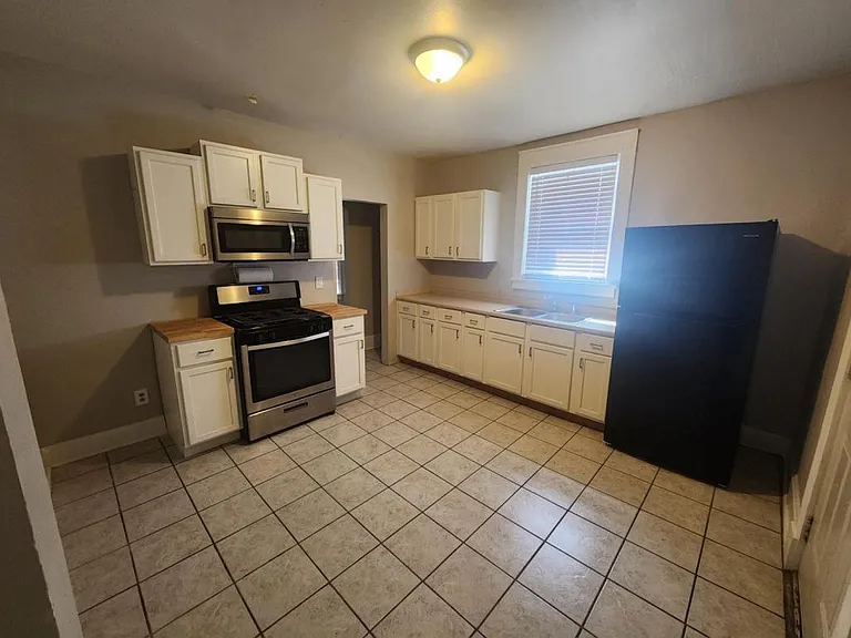 511 E Cherry St — Photo 9