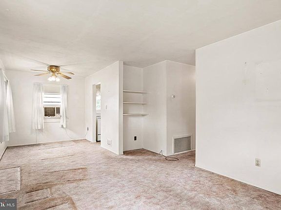 4th image of 736 W 14th St