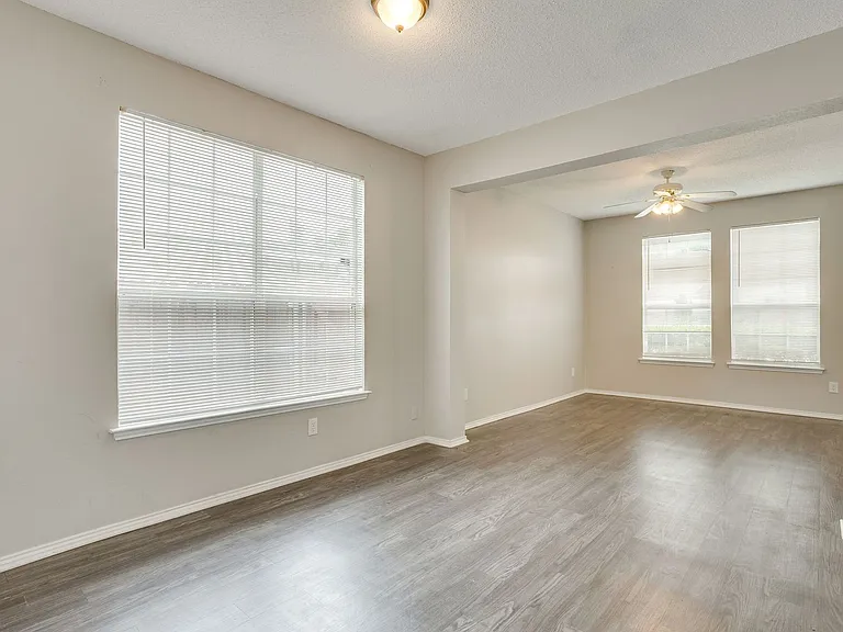 2701 Clovermeadow Dr — Photo 15
