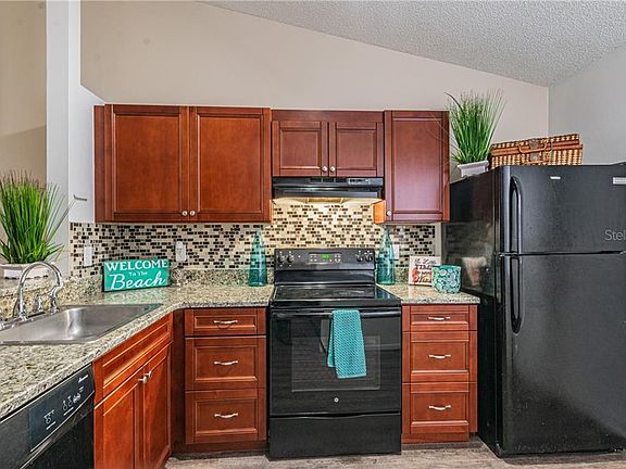 4th image of 3251 Hibiscus Dr