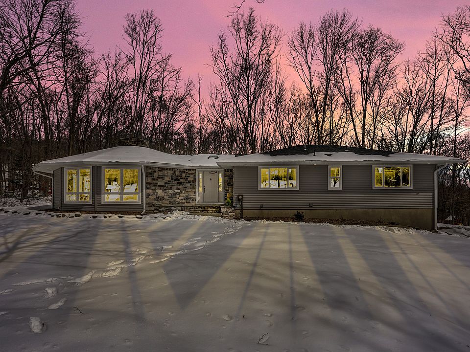 1st image of 8 Forest Dr