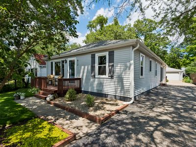 812 Lake Shore Dr, Wauconda, IL, 60084