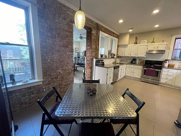 2 bed, 1200 sqft, $1,750 — Photo 2