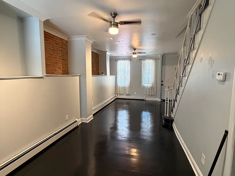 2977 Mercer St — Photo 3