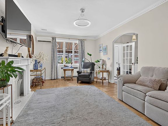 4th image of 237 92nd St