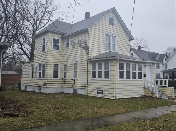 728 N Ash St, Waukegan, IL 60085