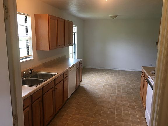 3rd image of 143 Morrison Ave