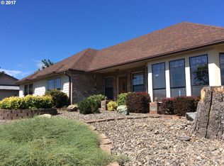 495 Ridgecrest Dr, Roseburg, OR 97471