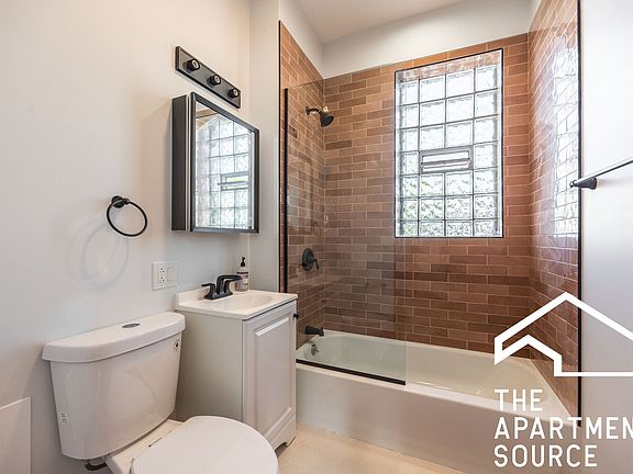 3rd image of 2851 W Augusta Blvd #2