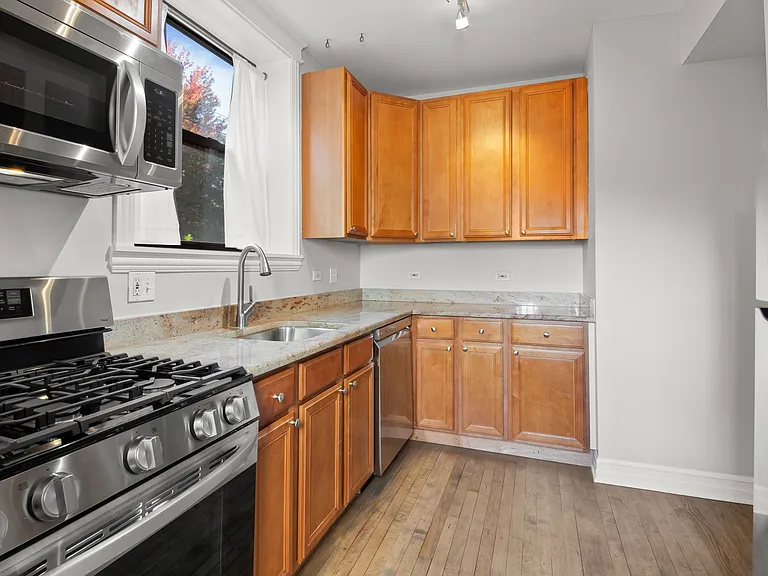 2211 W Winona St #1 — Photo 3