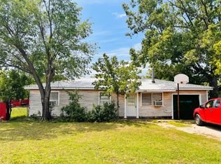 1109 W Lindsey St, Breckenridge, TX 76424