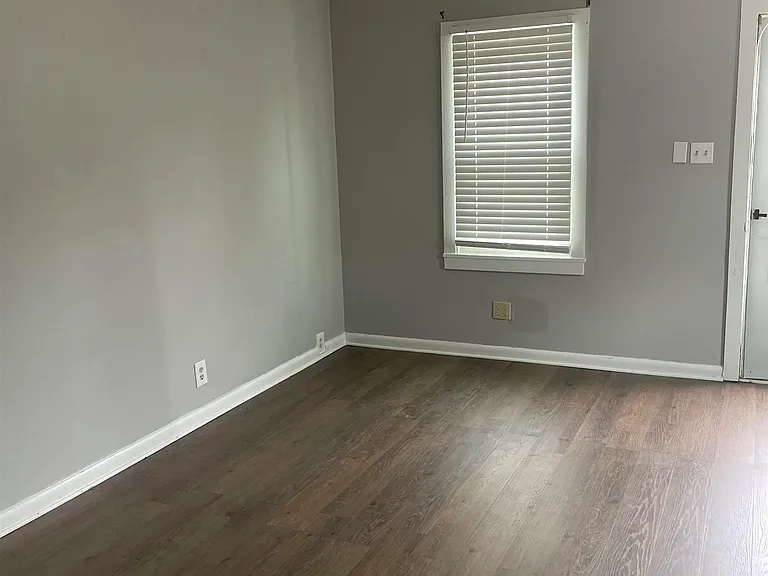 702 Louisiana St — Photo 2