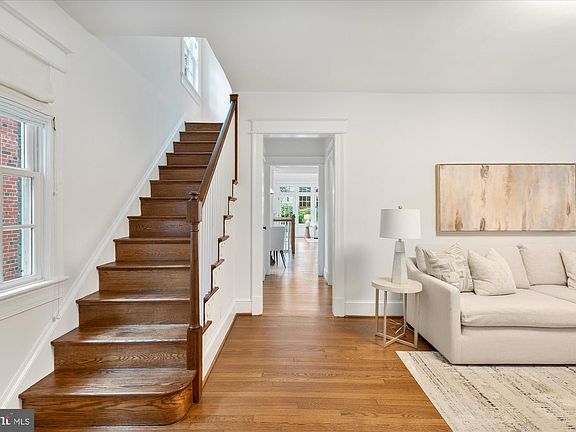 4th image of 6139 30th St NW