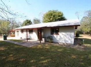 580 Pleasant Acres Dr, Seguin, TX 78155