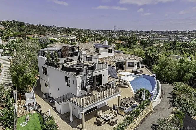 7335 El Fuerte St