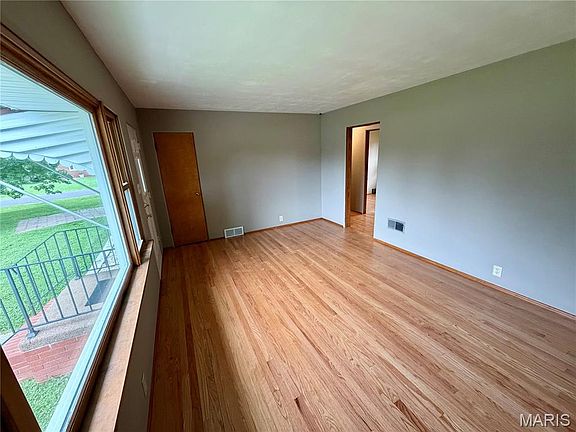 5th image of 78 N Circle Dr