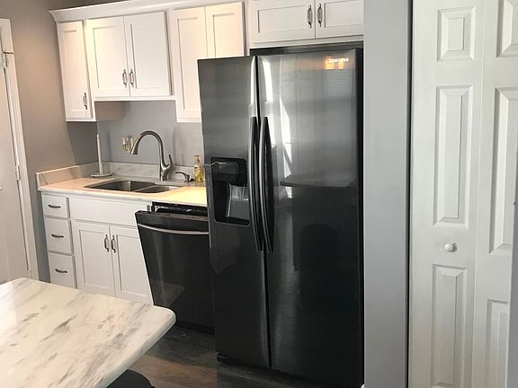 Kitchen marble counter tops Samsung refrigerator and dishwasher.