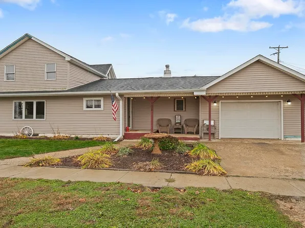 101 E 2nd St, Leaf River, IL 61047