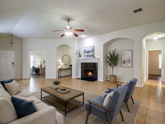 3rd image of 2011 Zavala Dr
