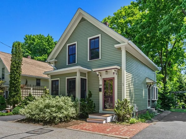 23 Elm St, Maynard, MA 01754