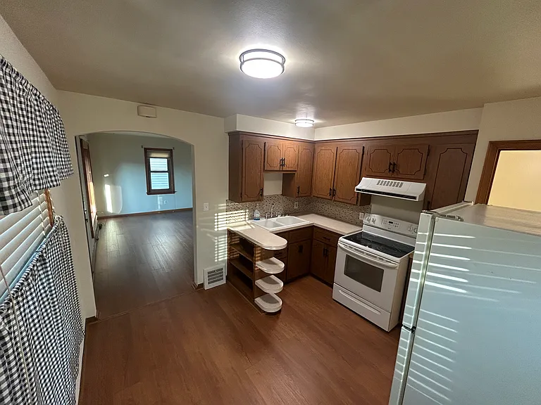5915 Forest Ave — Photo 2