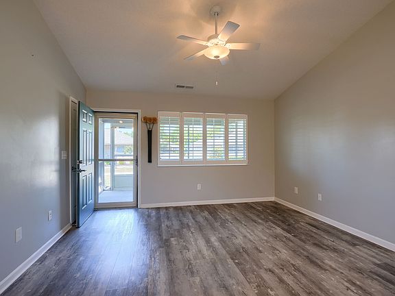 3rd image of 117 Pioneer Cir #117