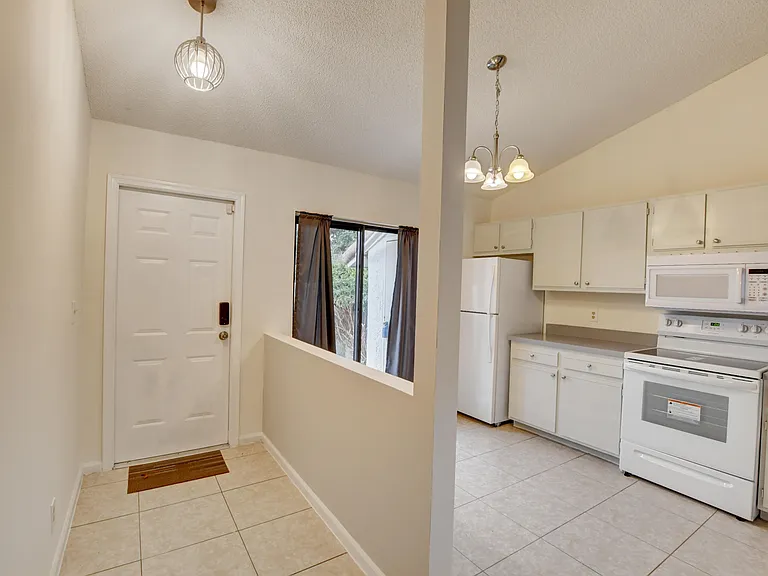 499 Hardwood Pl #H-29 — Photo 3