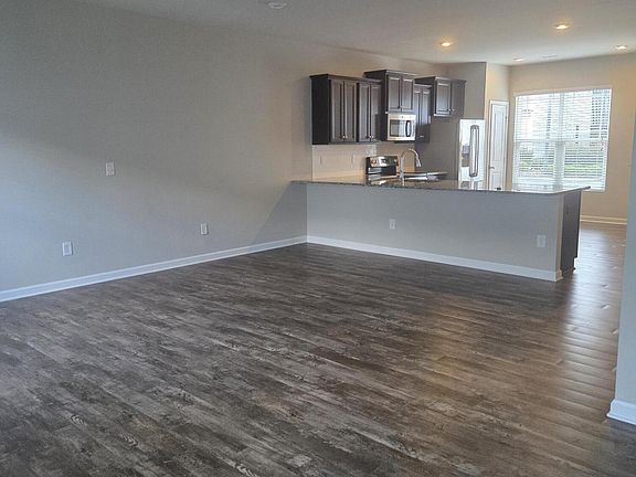 5th image of 8819 Commons Townes Dr