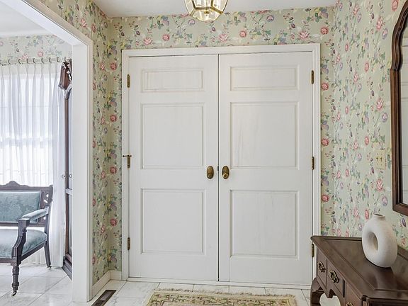 5th image of 202 Gardner St