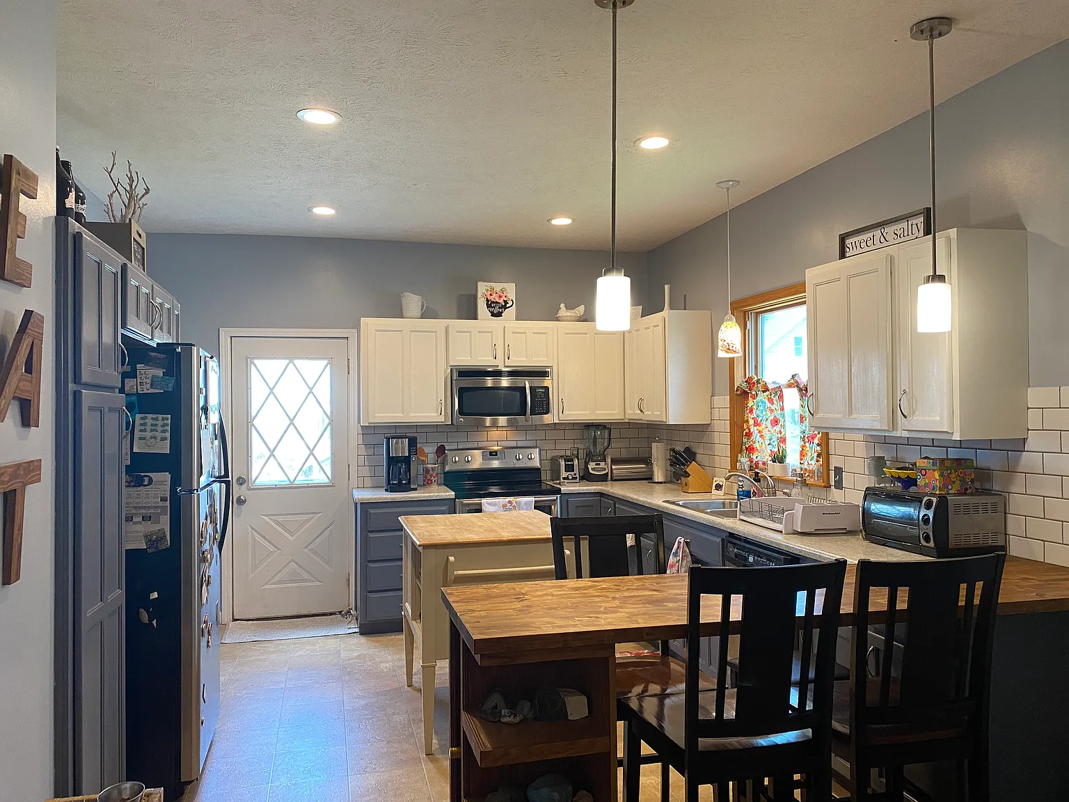 2 bed, 970 sqft, $1,300 — Photo 2