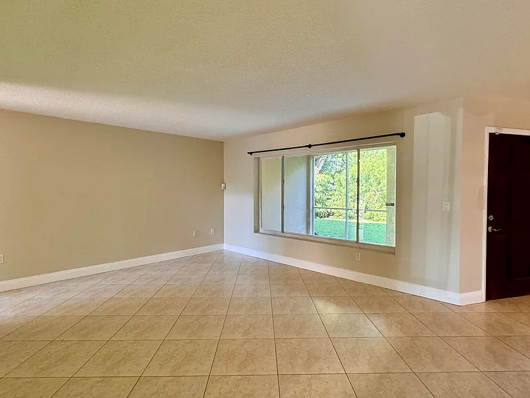 815 W Boynton Beach Blvd #10-105 — Photo 7