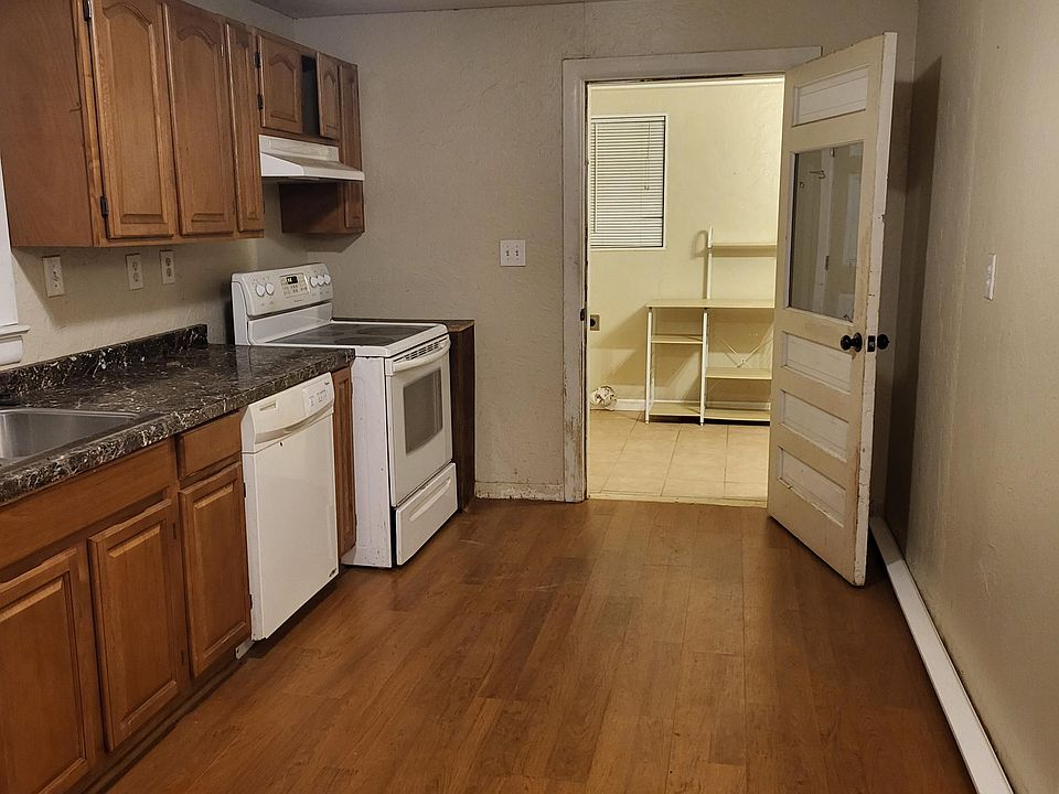 1st image of 504 1/2 Oakdale Dr